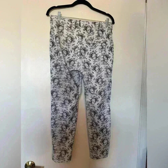 H&M Capris in Size 8 - Picture 5 of 7